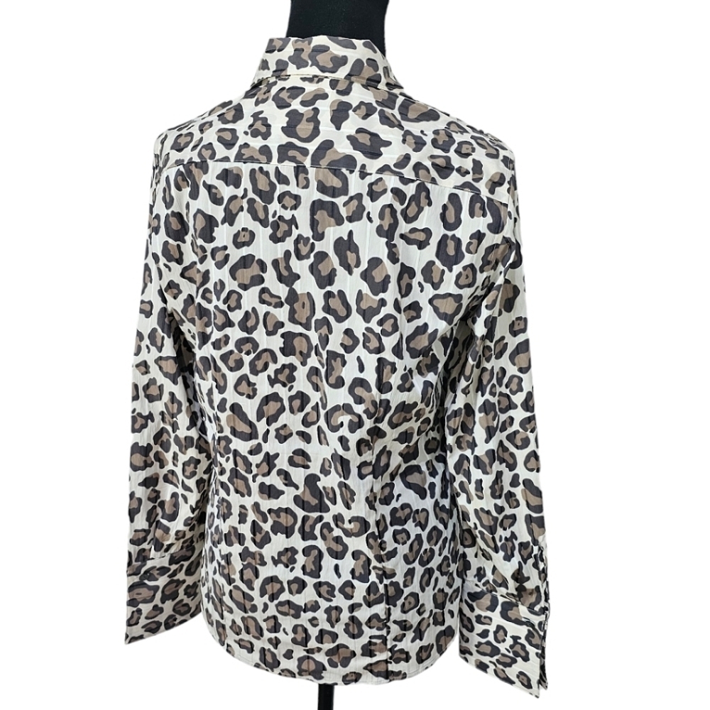 Paperwhite Leopard Print Button Front V-Neck Stan… - image 4
